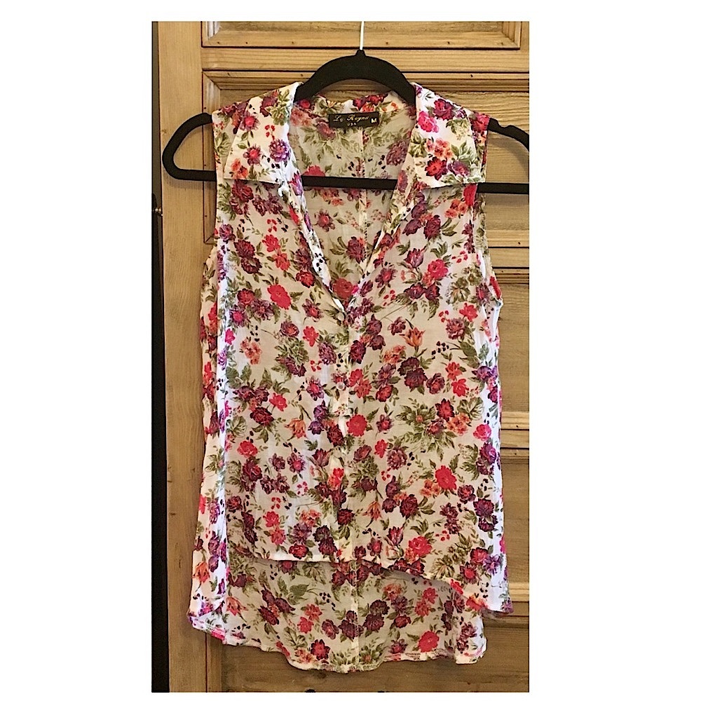 La Reyna | floral high-low button up tank top